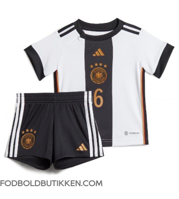 Tyskland Joshua Kimmich #6 Hjemmebanetrøje Børn VM 2022 Kortærmet (+ Korte bukser)